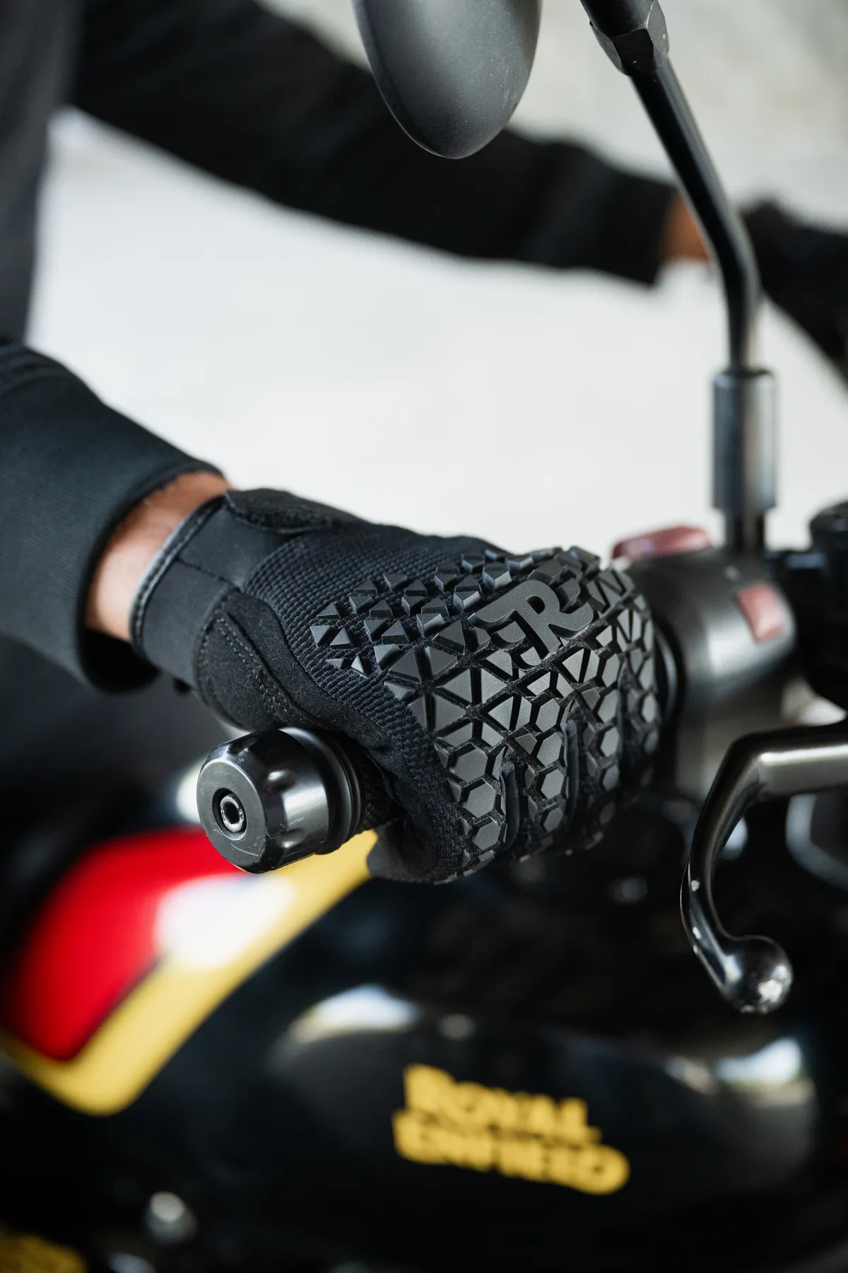 Recensione Royal Enfield Black Weeks 2026: sconti fino al 40%